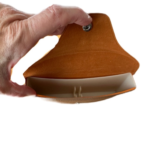 Ray Ban Camel/Tan Eye Case Button‎ Snap Velvet Lined Hard Shell Interior - Picture 3 of 5